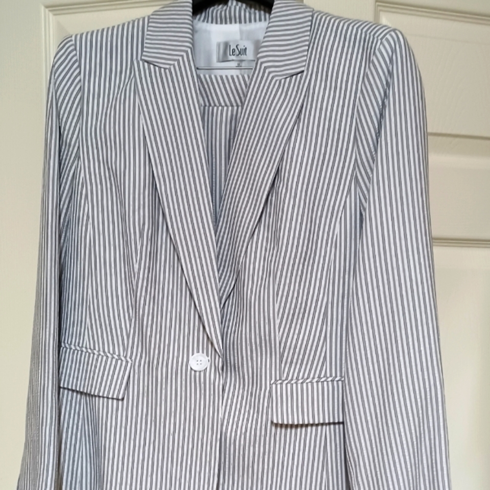 2 piece Le Suit